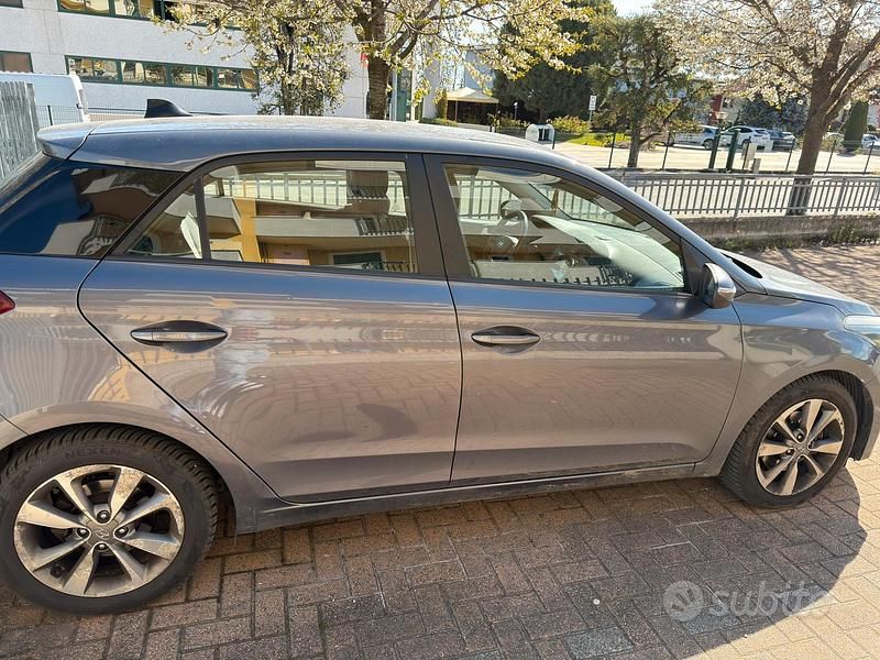 Usata Hyundai i20 90 CV (66 kW) 2016 Grigio Berlina