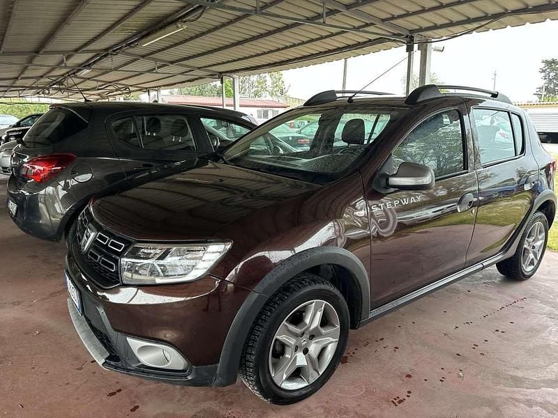 Usata Dacia Sandero Stepway 90 CV (66 kW) 2017 Nero Berlina