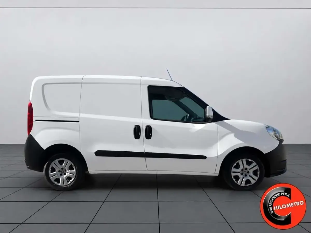 Usata Fiat Doblò 90 CV (66 kW) 2016 Bianco ghiaccio Monovolume