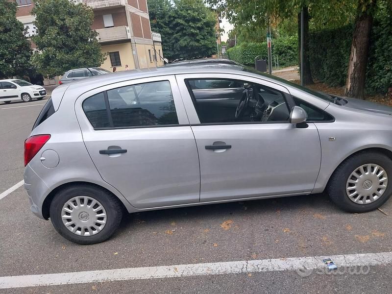 Usata Opel Corsa 2008 Grigio Berlina