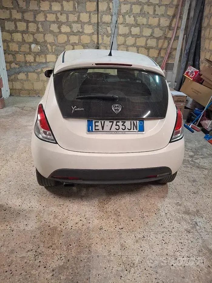 Usata Lancia Ypsilon 95 CV (69 kW) 2014 Bianco Utilitaria
