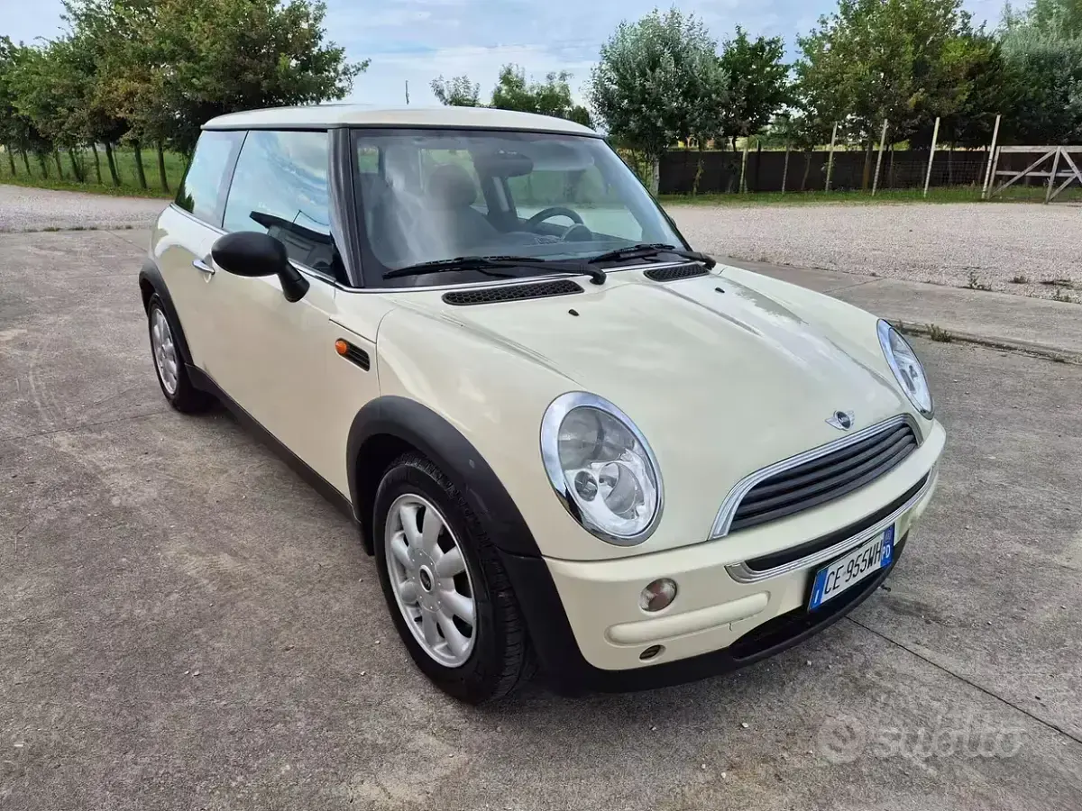 Usata Mini ONE 90 CV (66 kW) 2003 Giallo Utilitaria