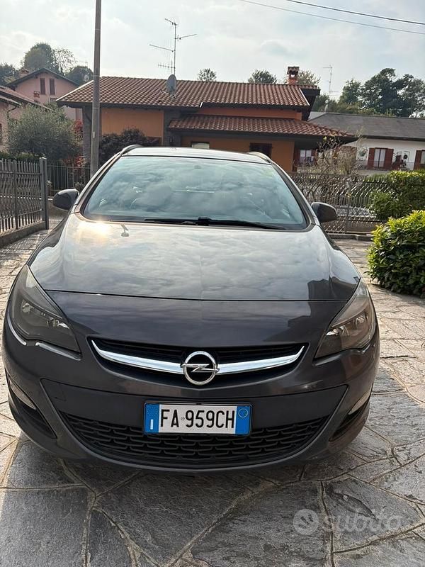 Grigio Usata 2015 Opel Astra Station wagon | 4150 € - Immagine 1/4