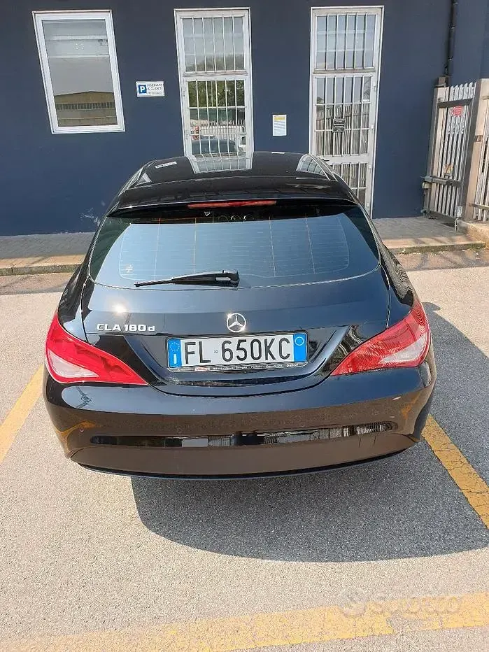 Usata Mercedes CLA180 109 CV (80 kW) 2017 Nero Coupé