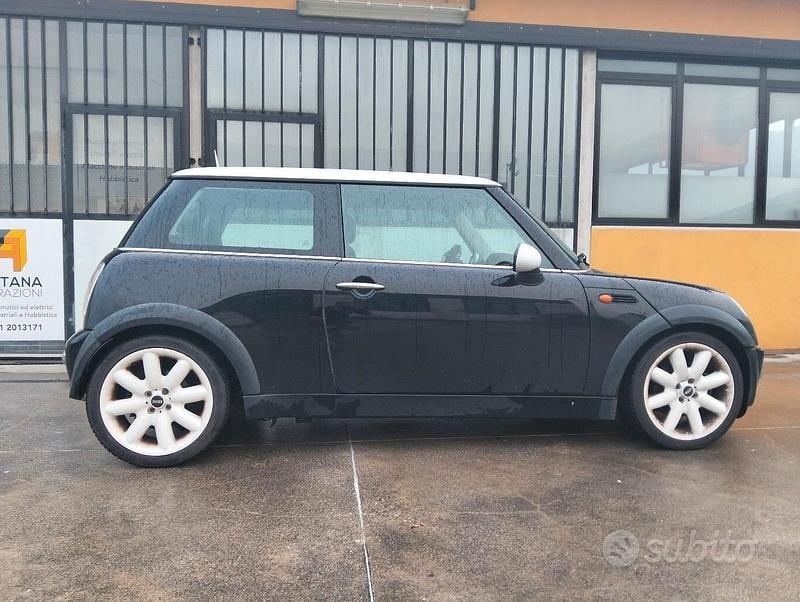 Usata Mini Cooper 116 CV (85 kW) 2004 Nero Utilitaria
