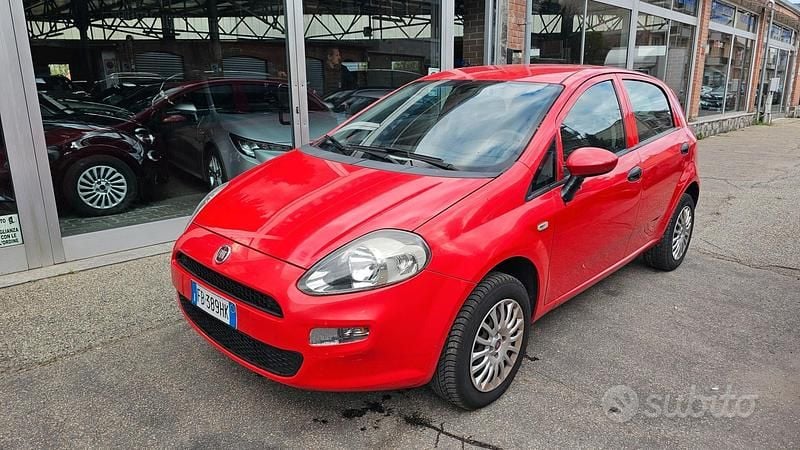 Usata Fiat Punto Street 77 CV (56 kW) 2015 Rosso Utilitaria