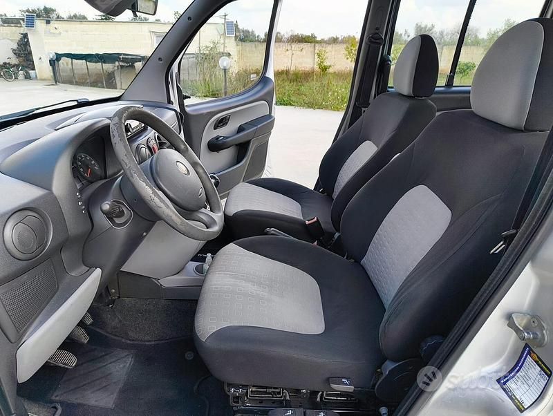 Usata Fiat Doblò 75 CV (55 kW) 2010 Grigio Monovolume