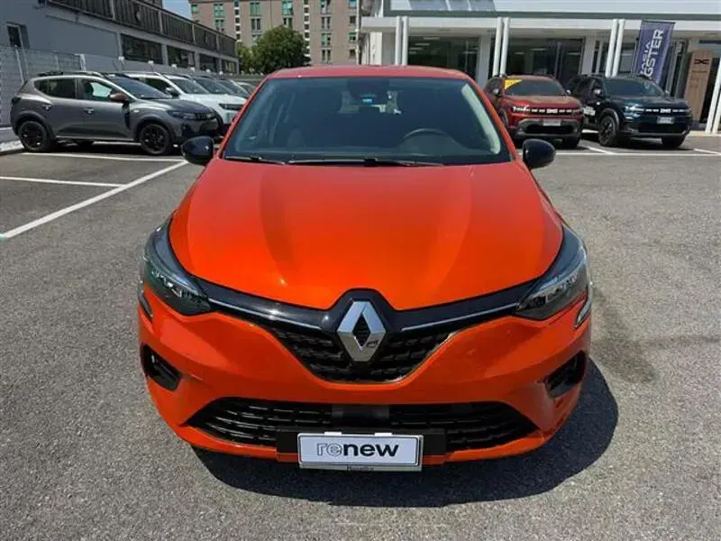 Usata Renault Clio Equilibre 100 CV (73 kW) 2023 Arancione Utilitaria