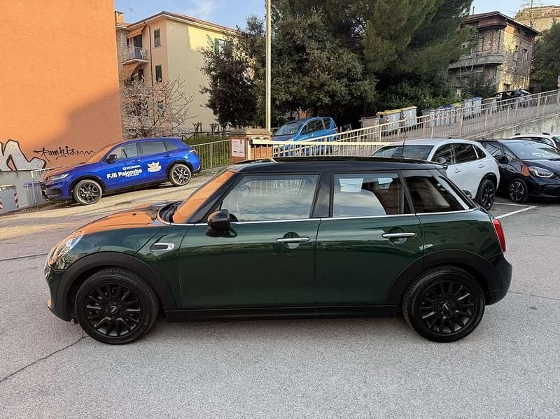 Usata Mini Cooper D 116 CV (85 kW) 2019 Verde Utilitaria