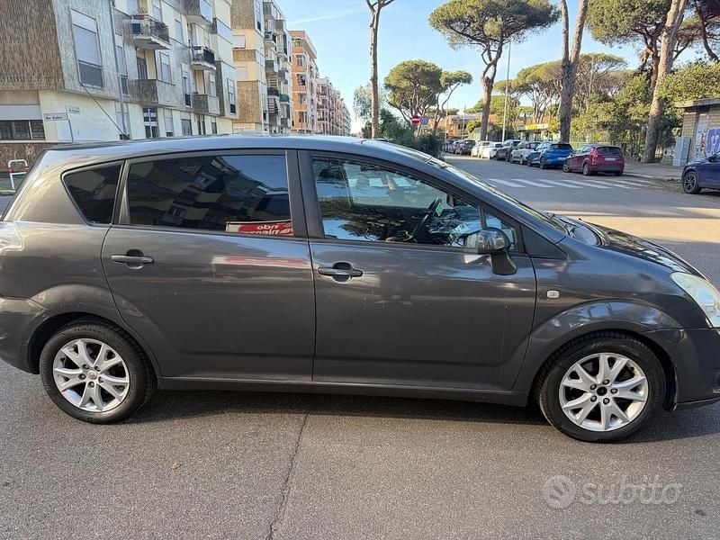 Usata Toyota Corolla Verso 135 CV (99 kW) 2009 Grigio Monovolume