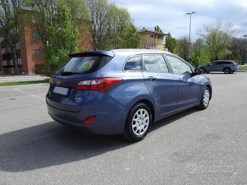 Usata Hyundai i30 Comfort 110 CV (80 kW) 2013 Blu metallizzato Station wagon