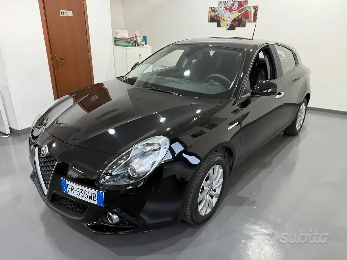 Usata Alfa Romeo Giulietta Super 120 CV (88 kW) 2018 Nero Utilitaria