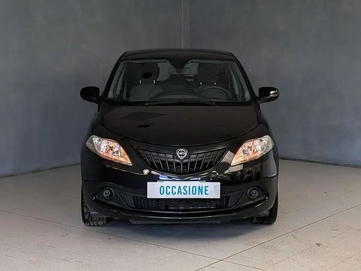 Usata Lancia Ypsilon Silver 70 CV (51 kW) 2023 Nero Utilitaria