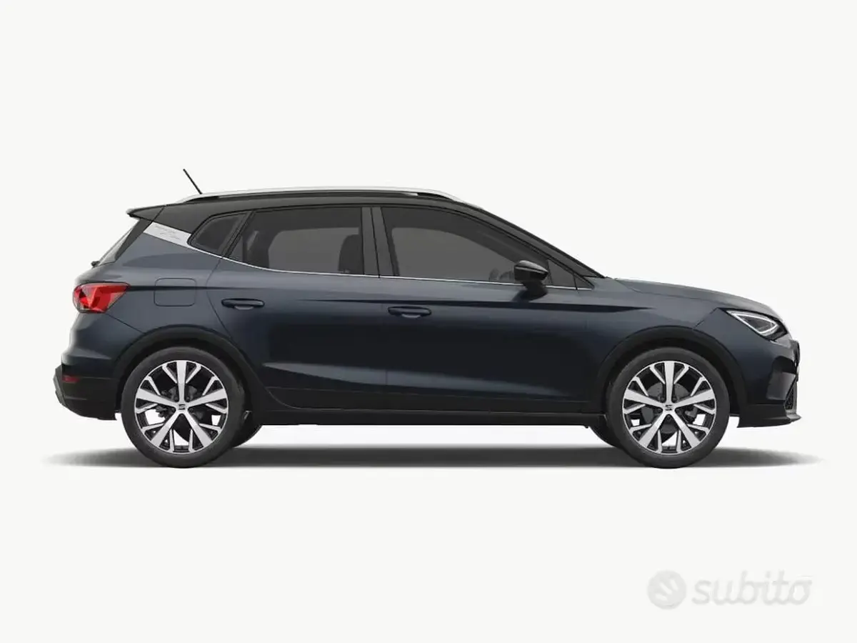 Usata Seat Arona Xperience 95 CV (69 kW) 2024 Grigio SUV