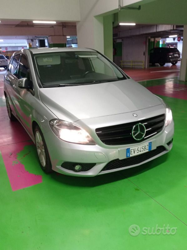 Usata Mercedes B180 109 CV (80 kW) 2014 Grigio Monovolume