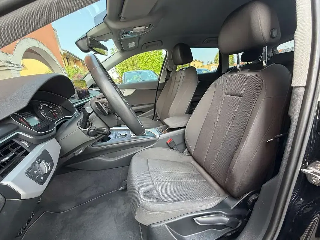 Käytetty Audi A4 Business 190 HP (139 kW) 2019 Musta Farmari