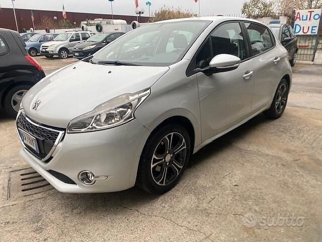 Usata Peugeot 208 Access 68 CV (50 kW) 2014 Bianco Utilitaria