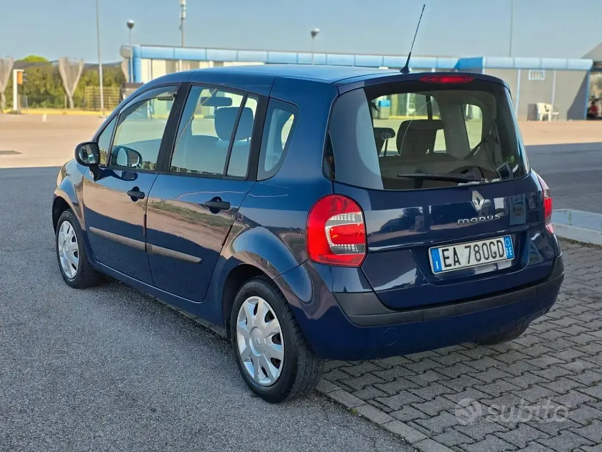 Usata Renault Modus Expression 68 CV (50 kW) 2010 Grigio Monovolume