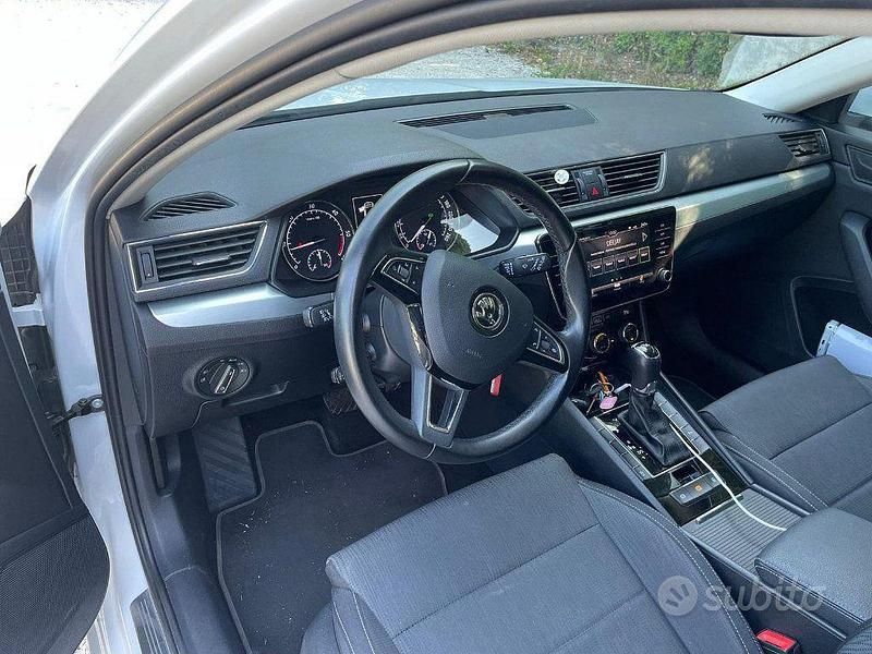 Usata Skoda Superb Ambition 125 CV (91 kW) 2018 Bianco / pastello Berlina