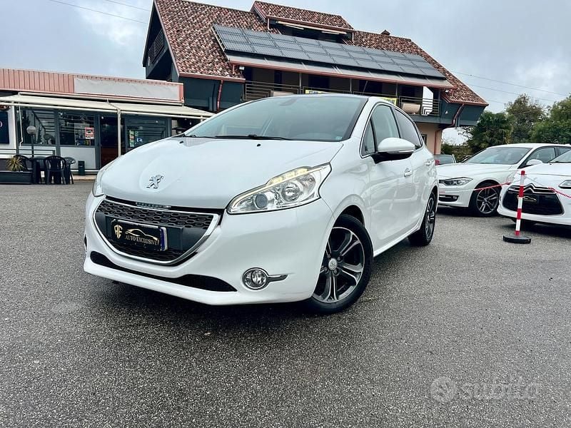 Usata Peugeot 208 92 CV (67 kW) 2013 Bianco Utilitaria