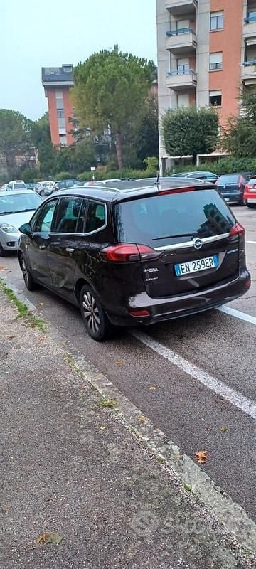 Usata Opel Zafira 2012 Marrone Monovolume