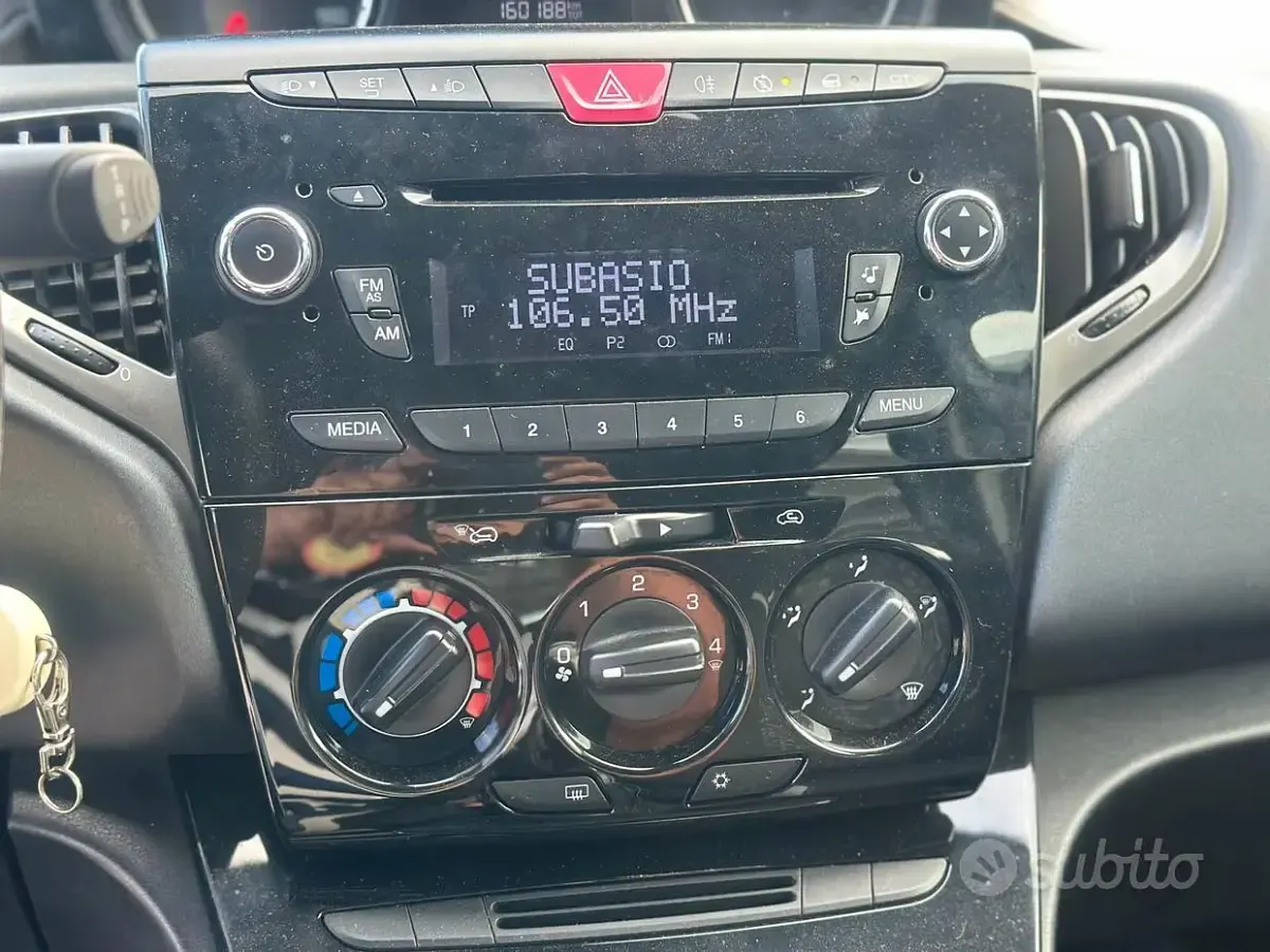 Usata Lancia Ypsilon Gold 95 CV (69 kW) 2015 Bianco Utilitaria