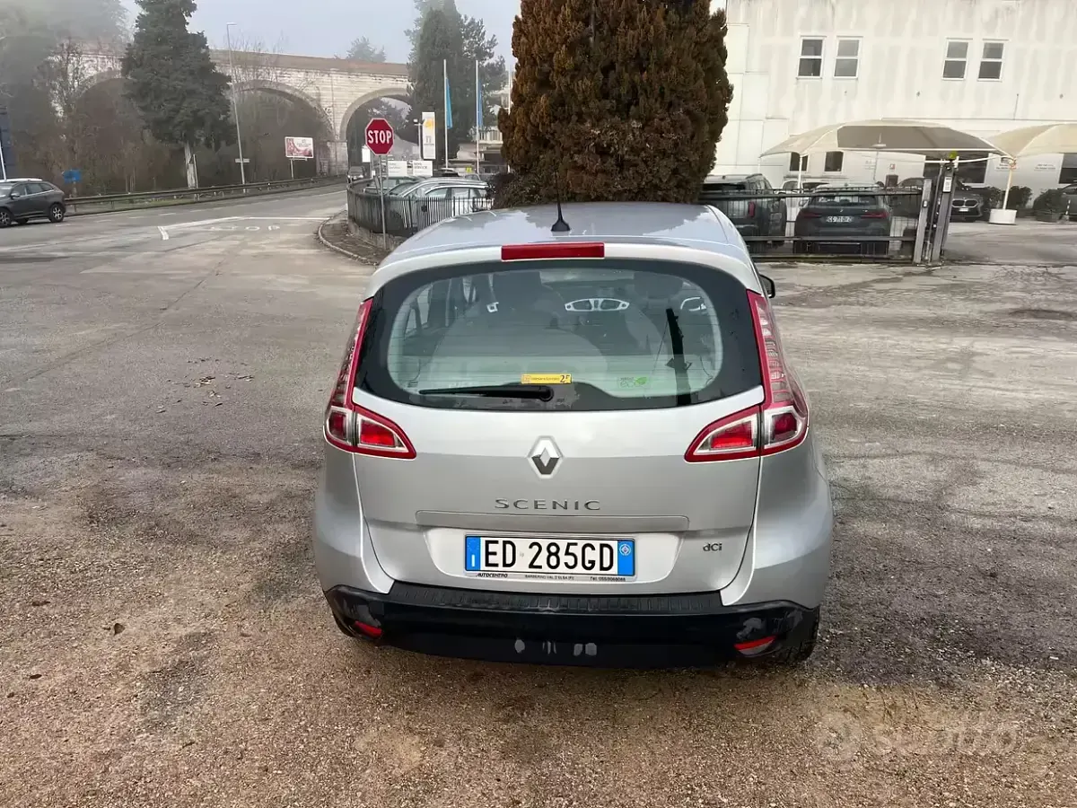 Usata Renault Scenic E-Tech 110 CV (80 kW) 2010 Grigio Monovolume