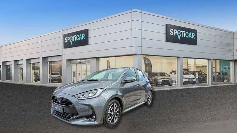 Grigio colosseo Usata 2020 Toyota Yaris Style Tre volumi | 16.900 € (Buon prezzo) - Immagine 1/4