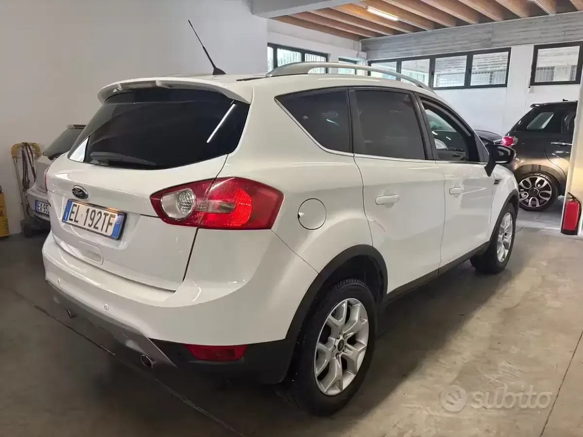 Usata Ford Kuga Titanium 140 CV (102 kW) 2012 Bianco SUV