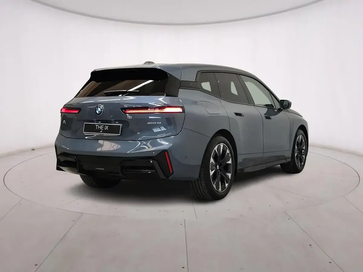 Nuova BMW iX M Sport 134 kW (183 CV) 2025 Grigio SUV