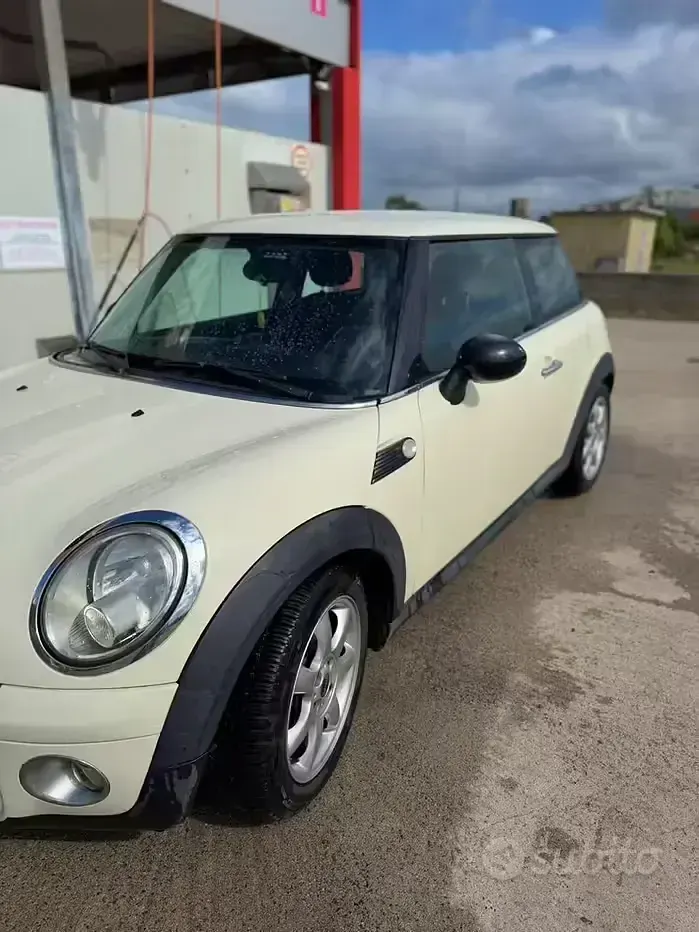 Usata Mini Cooper D 109 CV (80 kW) 2007 Bianco Utilitaria
