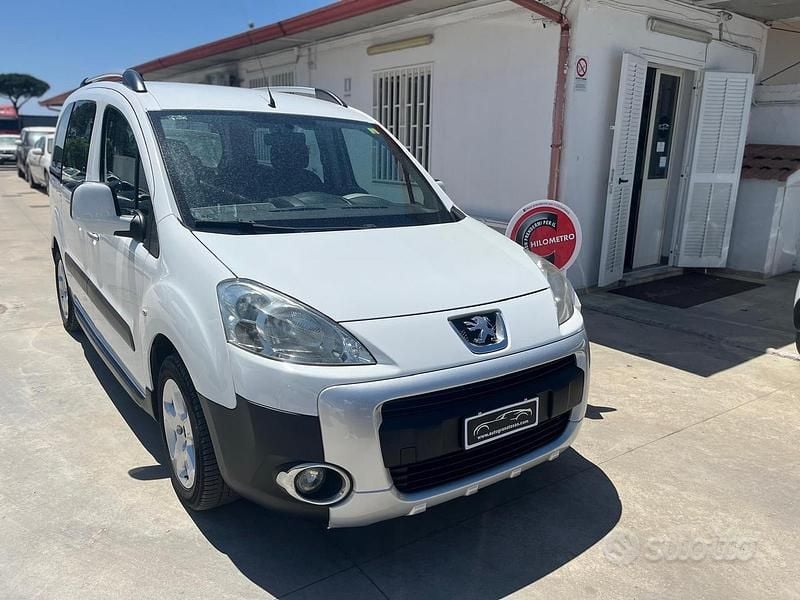 Usata 2010 Peugeot Partner Monovolume | 4999 € (Buon prezzo) - Immagine 1/4