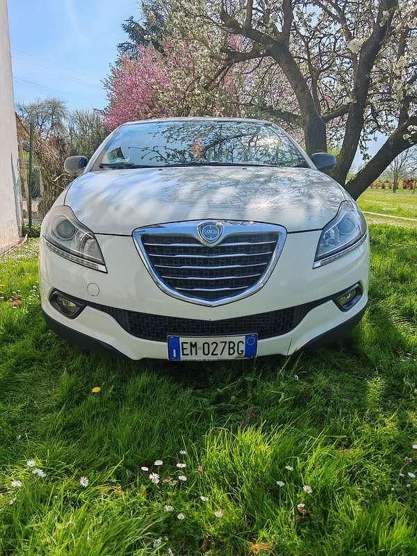 Usata Lancia Delta Gold 120 CV (88 kW) 2012 Utilitaria