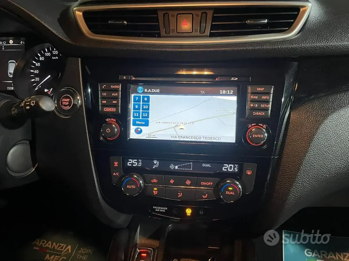 Usata Nissan Qashqai Tekna 131 CV (96 kW) 2015 Bianco SUV