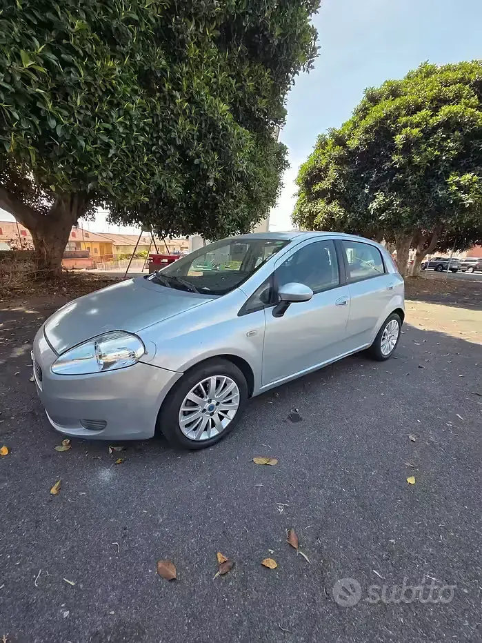 Usata Fiat Grande Punto Active 75 CV (55 kW) 2006 Grigio Utilitaria