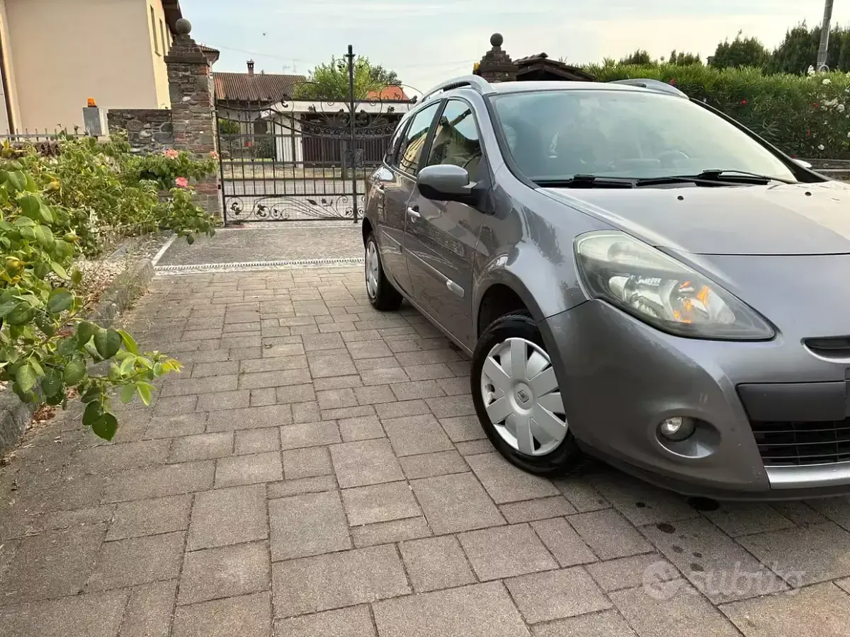 Usata Renault Clio Luxe 101 CV (74 kW) 2009 Grigio Station wagon