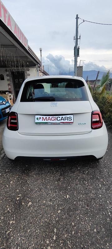 Usata Fiat 500e Action 69 kW (95 CV) 2021 Bianco Berlina