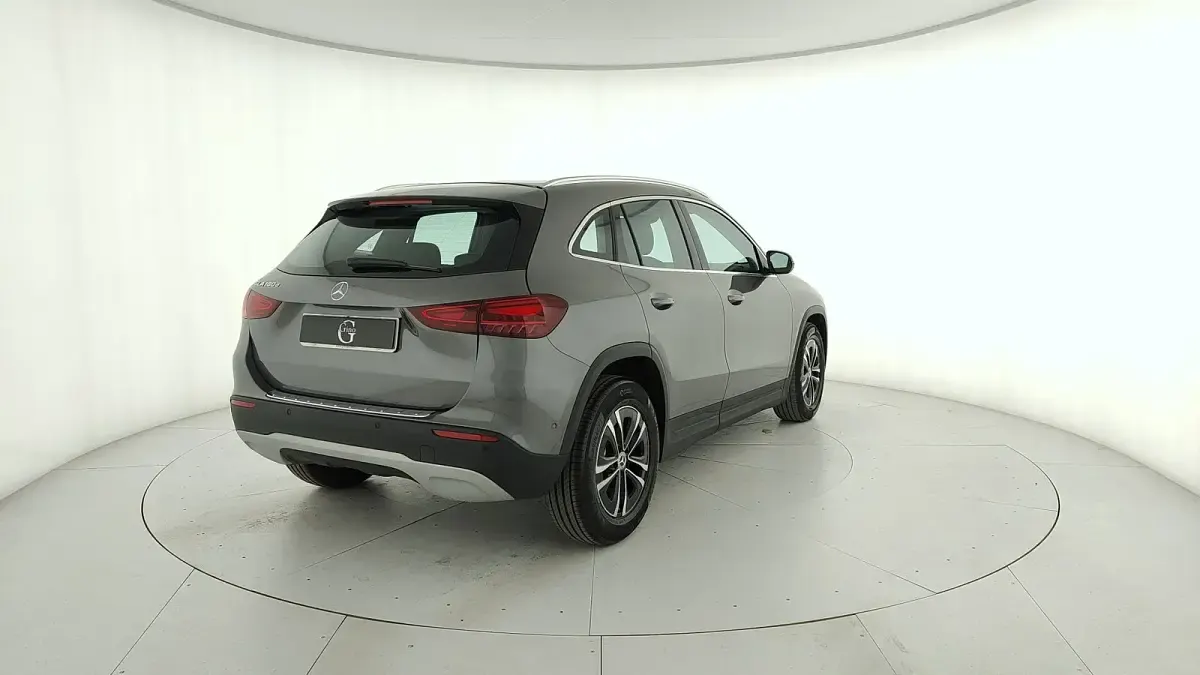 Usata Mercedes GLA180 Advanced 116 CV (85 kW) 2025 Grigio SUV