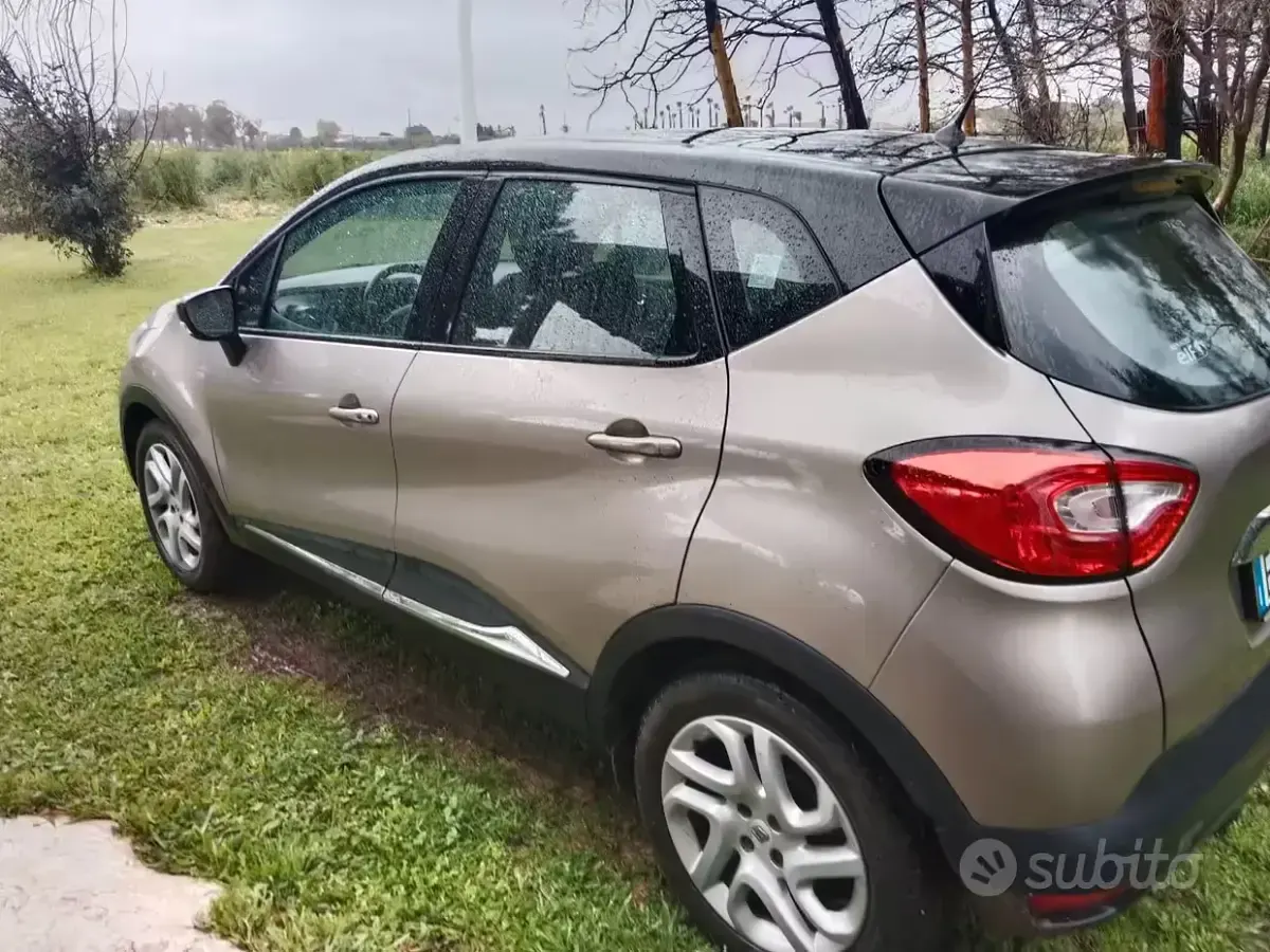 Usata Renault Captur 110 CV (80 kW) 2015 Grigio SUV