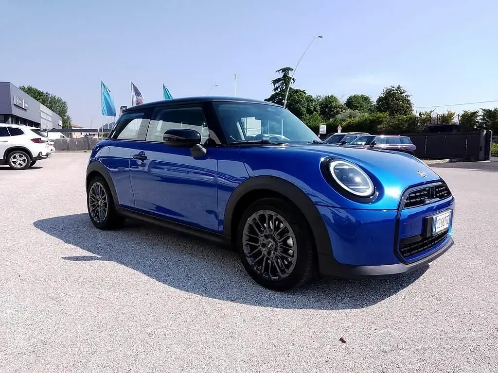 Usata Mini Cooper Classic 114 kW (156 CV) 2025 Blu Utilitaria