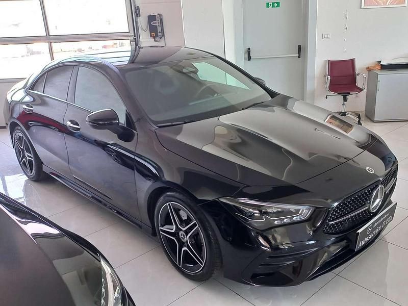 Begagnad Mercedes CLA200 AMG Line Premium 150 HK (110 kW) 2023 Svart Sportkupé