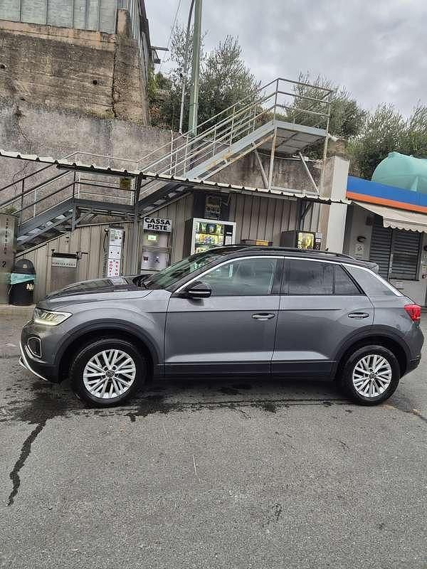Usata VW T-Roc Life 116 CV (85 kW) 2023 Grigio SUV