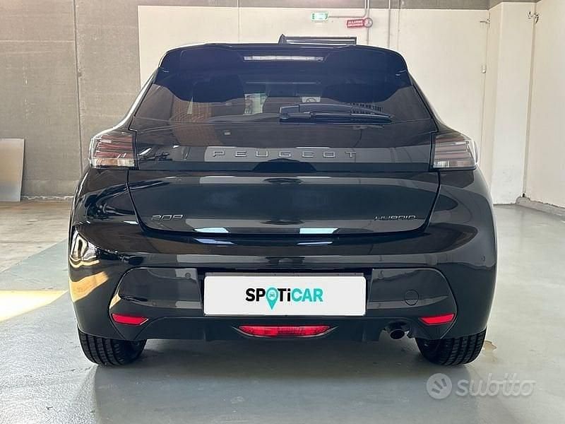 Usata Peugeot 208 Allure 102 CV (75 kW) 2025 Nero Utilitaria