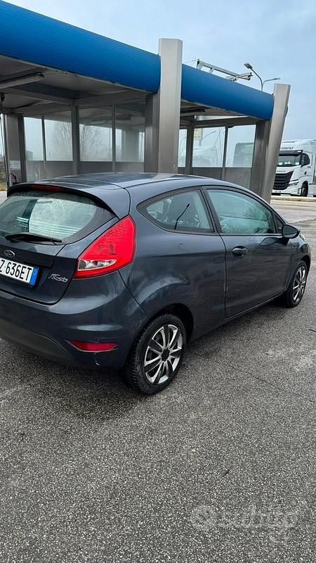 Usata Ford Fiesta 97 CV (71 kW) 2010 Utilitaria
