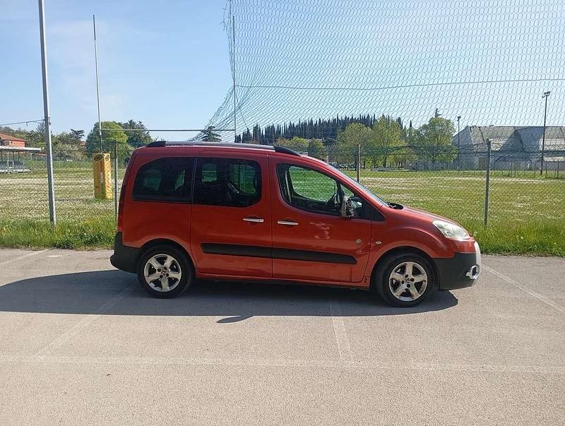 Usata Peugeot TePee Outdoor 90 CV (66 kW) 2009 Rosso Station wagon