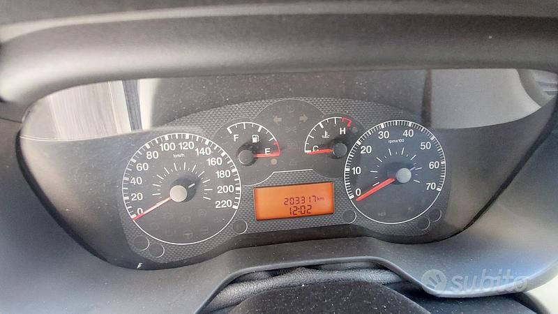 Usata Fiat Grande Punto 75 CV (55 kW) 2005 Giallo Utilitaria