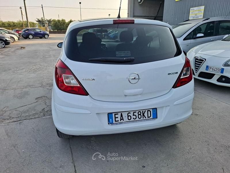 Usata Opel Corsa 75 CV (55 kW) 2010 Bianco Berlina