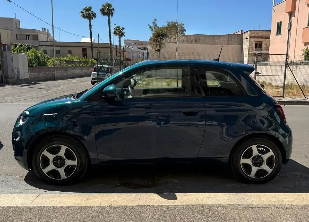 Usata Fiat 500e 42 kW (58 CV) 2021 Blu Berlina
