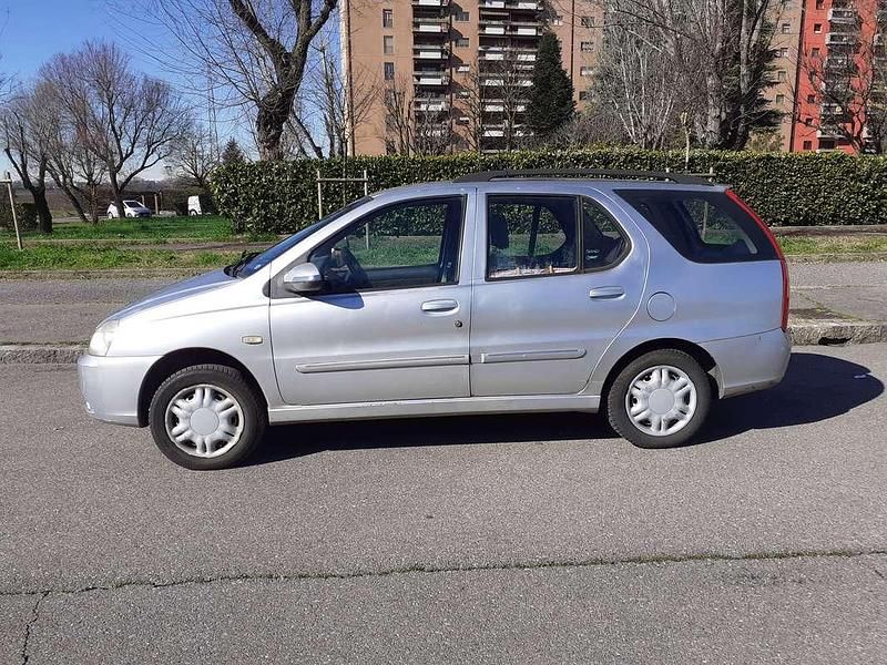 Usata Tata Indigo 86 CV (63 kW) 2010 Argento Station wagon