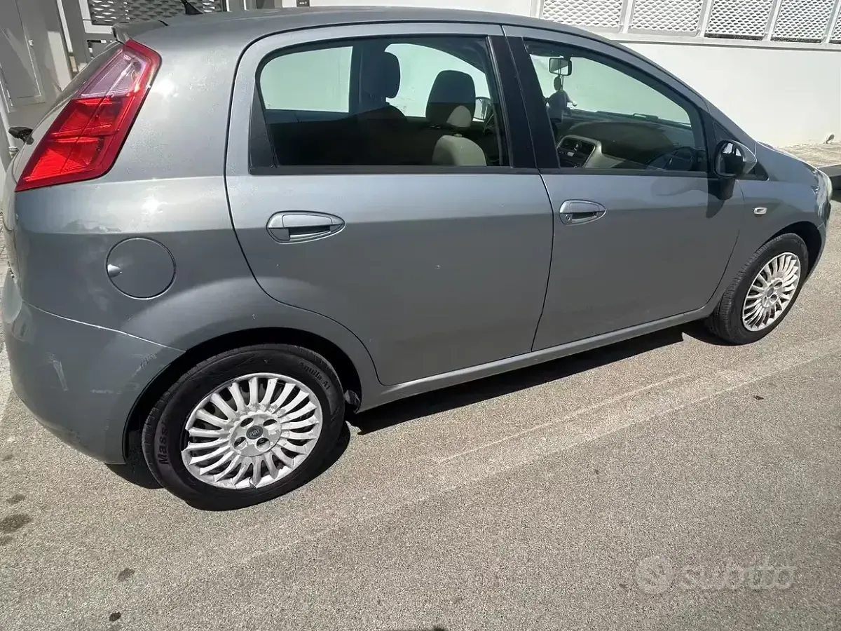 Usata Fiat Grande Punto 75 CV (55 kW) 2007 Grigio Utilitaria